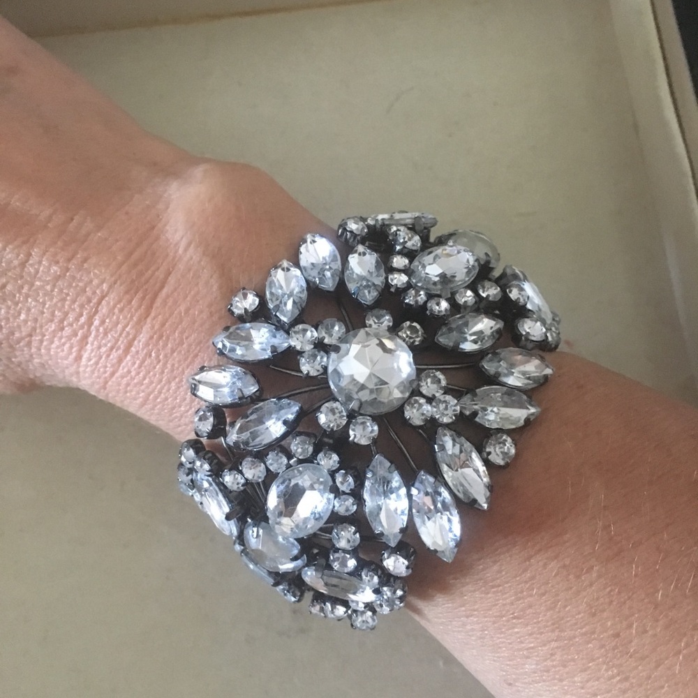 Gorgeous statement rhinestone cuff bracelet‎